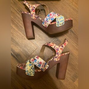 Gianni Bini high heels NWT